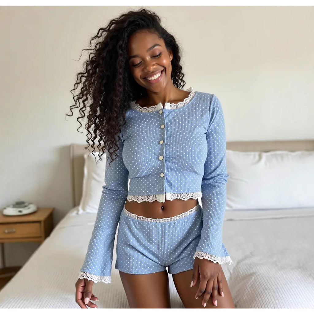 Completo da notte con delicati bordi in pizzo