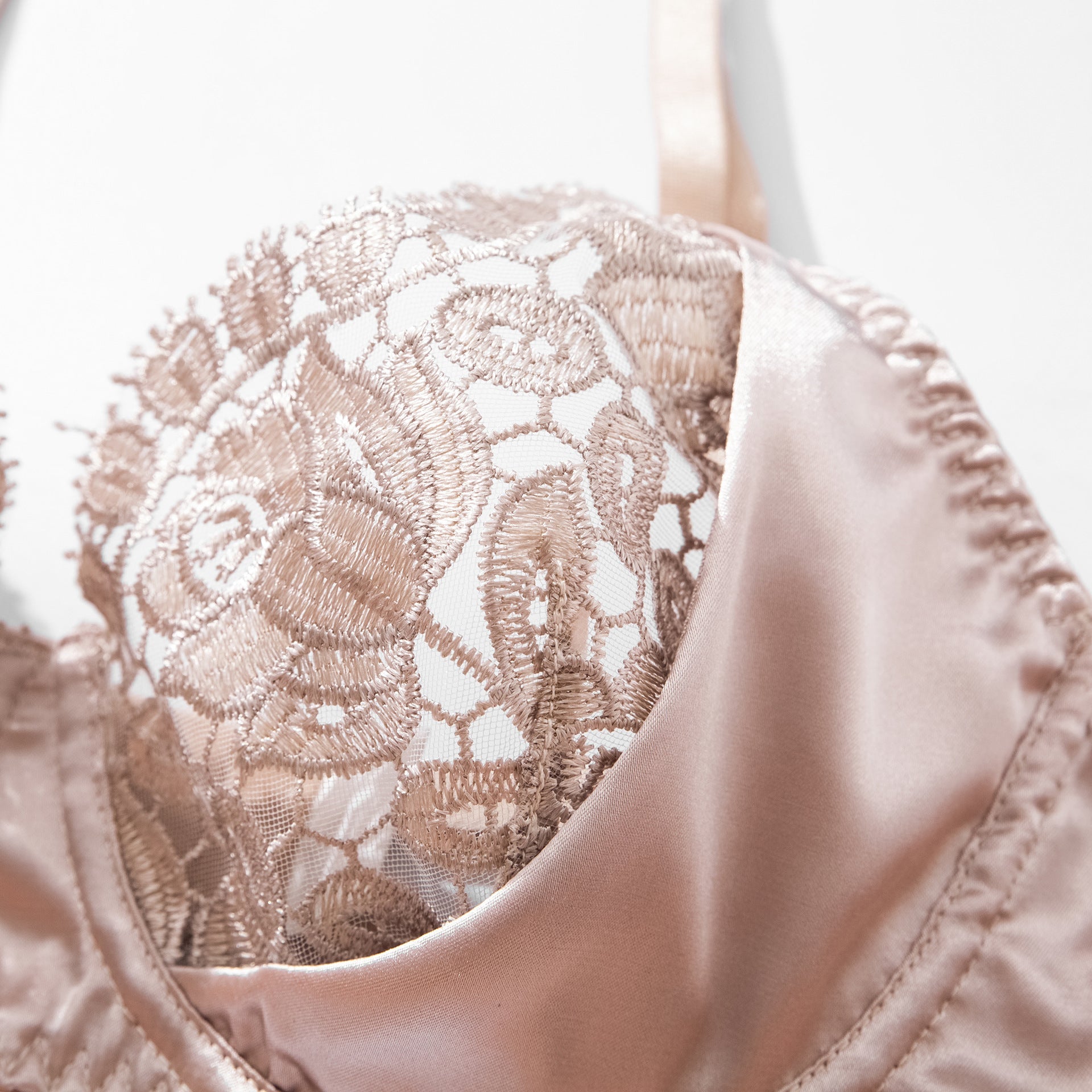 Completo Intimo Iridescent Elegance in Pizzo e Satin ADEA