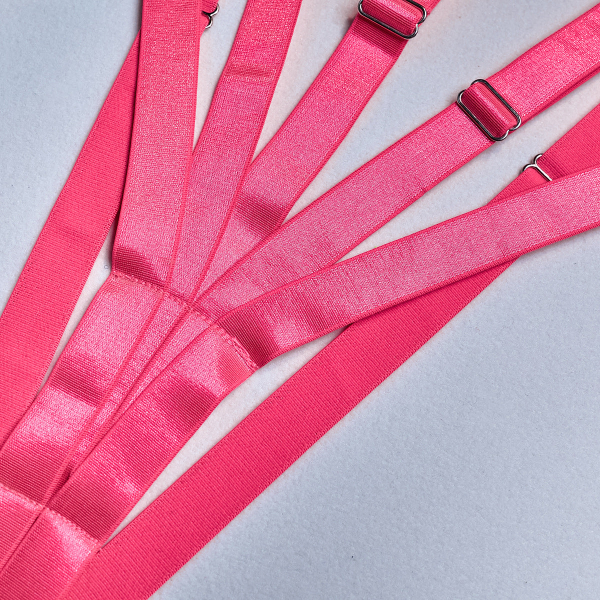 Lustrous Straps – Copertura Discreta in Satin ADEA