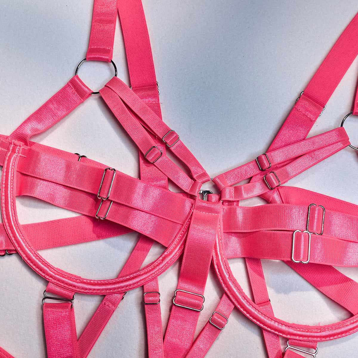 Lustrous Straps – Copertura Discreta in Satin ADEA