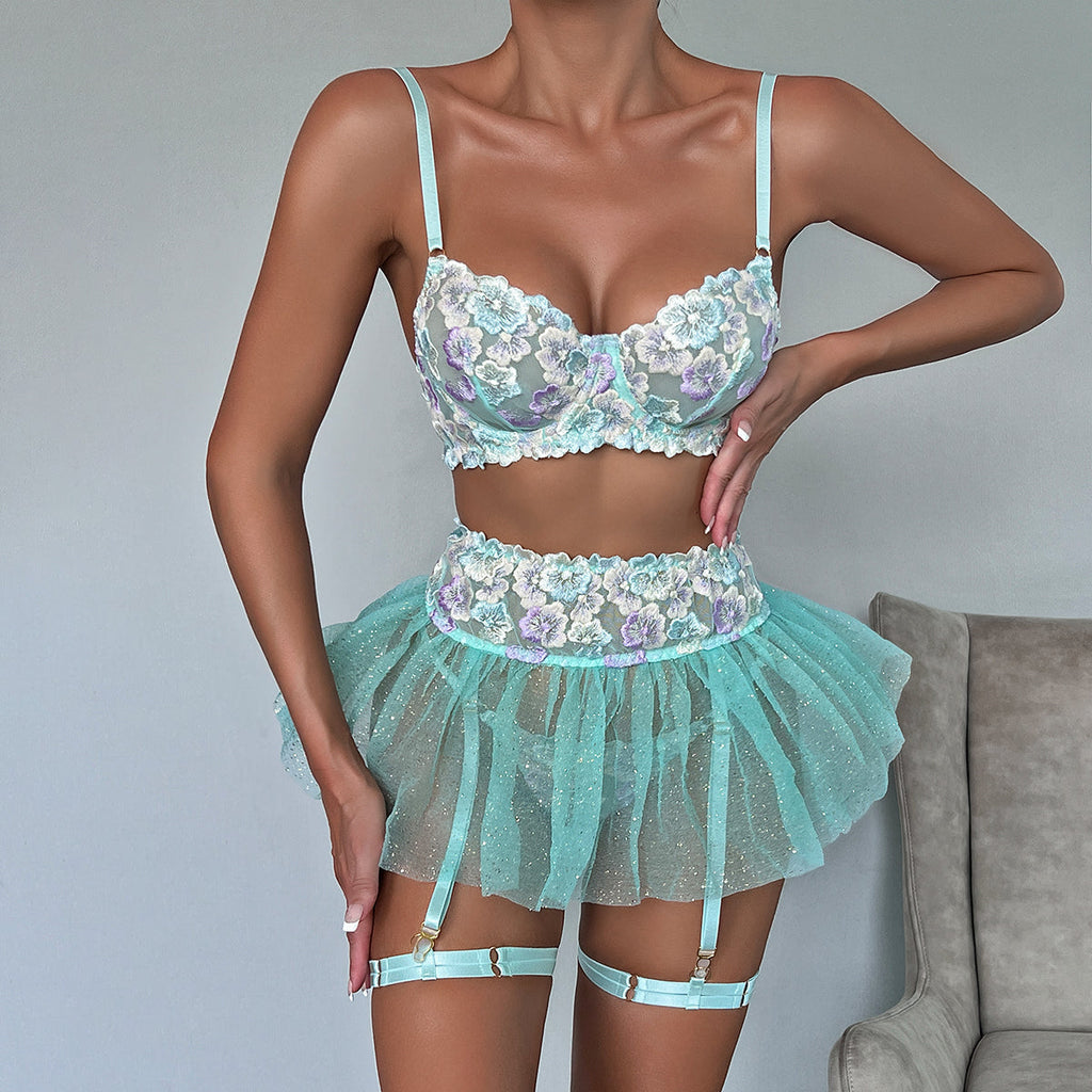 Completo Lingerie con Ricami Floreali Azzurri e Gonna a Balze ADEA