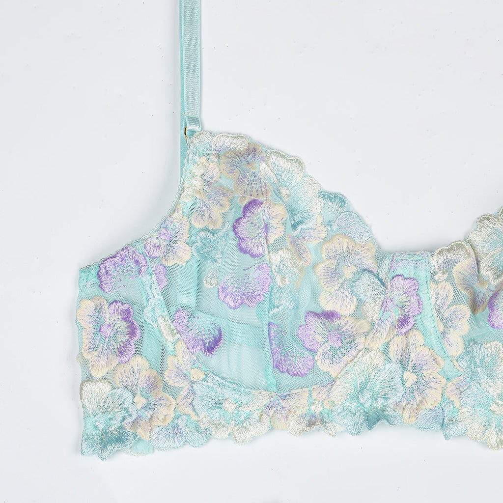 Completo Lingerie con Ricami Floreali Azzurri e Gonna a Balze ADEA