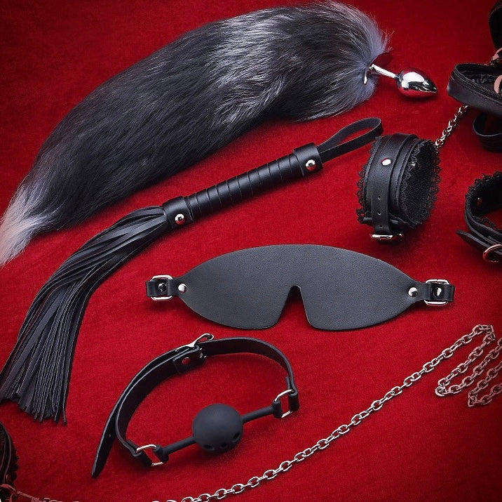 Luxurious 8-piece leather bondage set