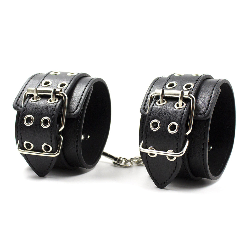Leather bondage set with rivets