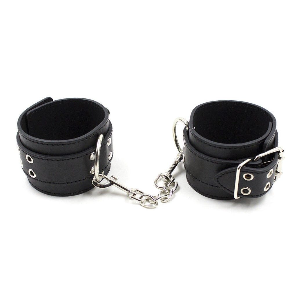 Leather bondage set with rivets